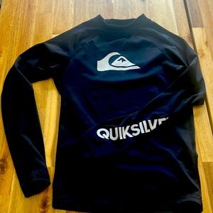 Quiksilver black rash guard size 8